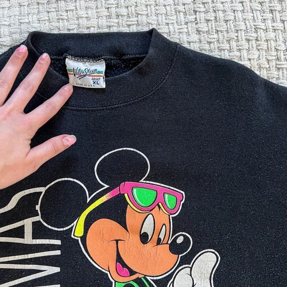 𝅺vintage 80’s Mickey Mouse Bahamas Crewneck - Picture 3 of 5